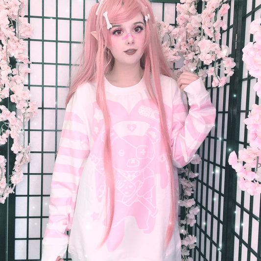 Young girl wearing a menhera  kawaii sweatshirt with a cute and creepy print