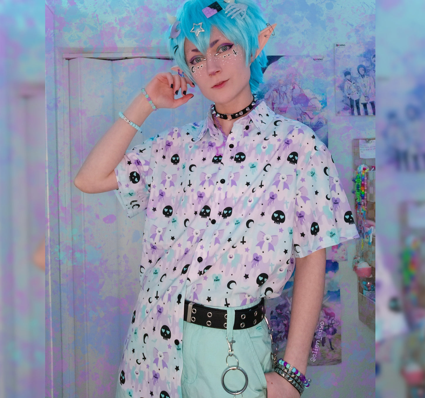 Youth model wearing a kawaii pastel goth shirt with skulls