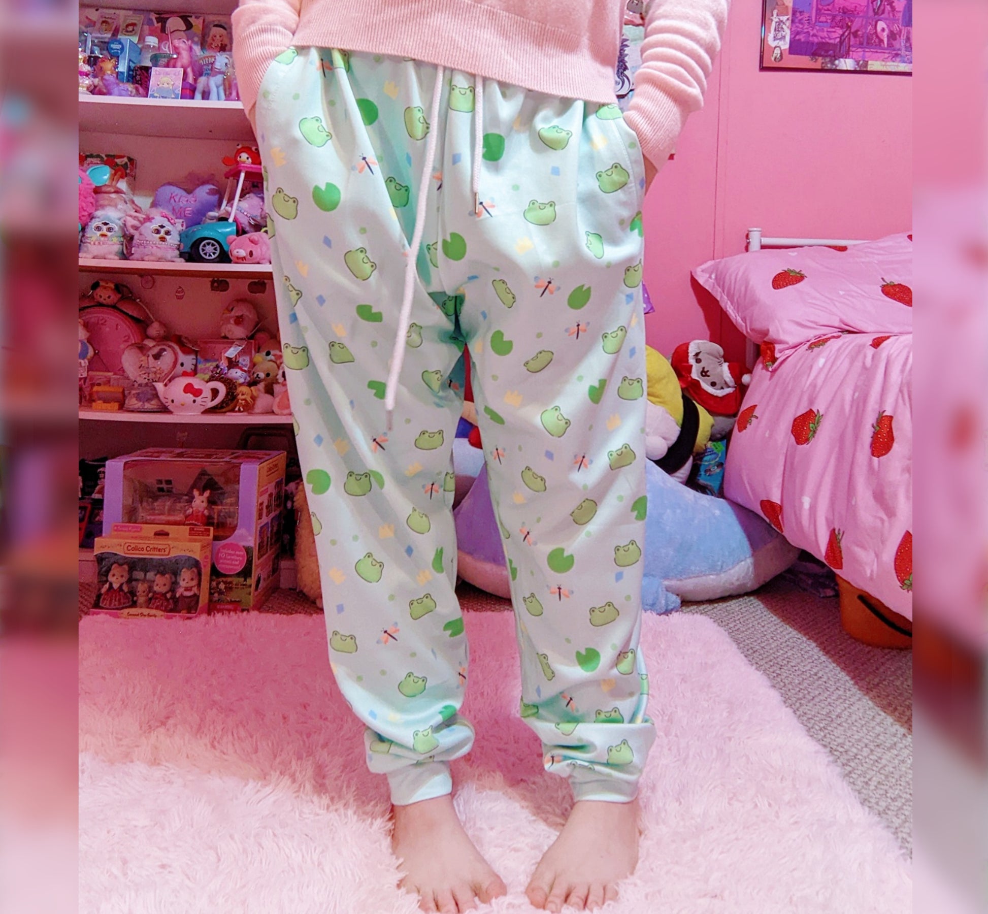 model wearing a cute frog kawaii joggers with pastel color