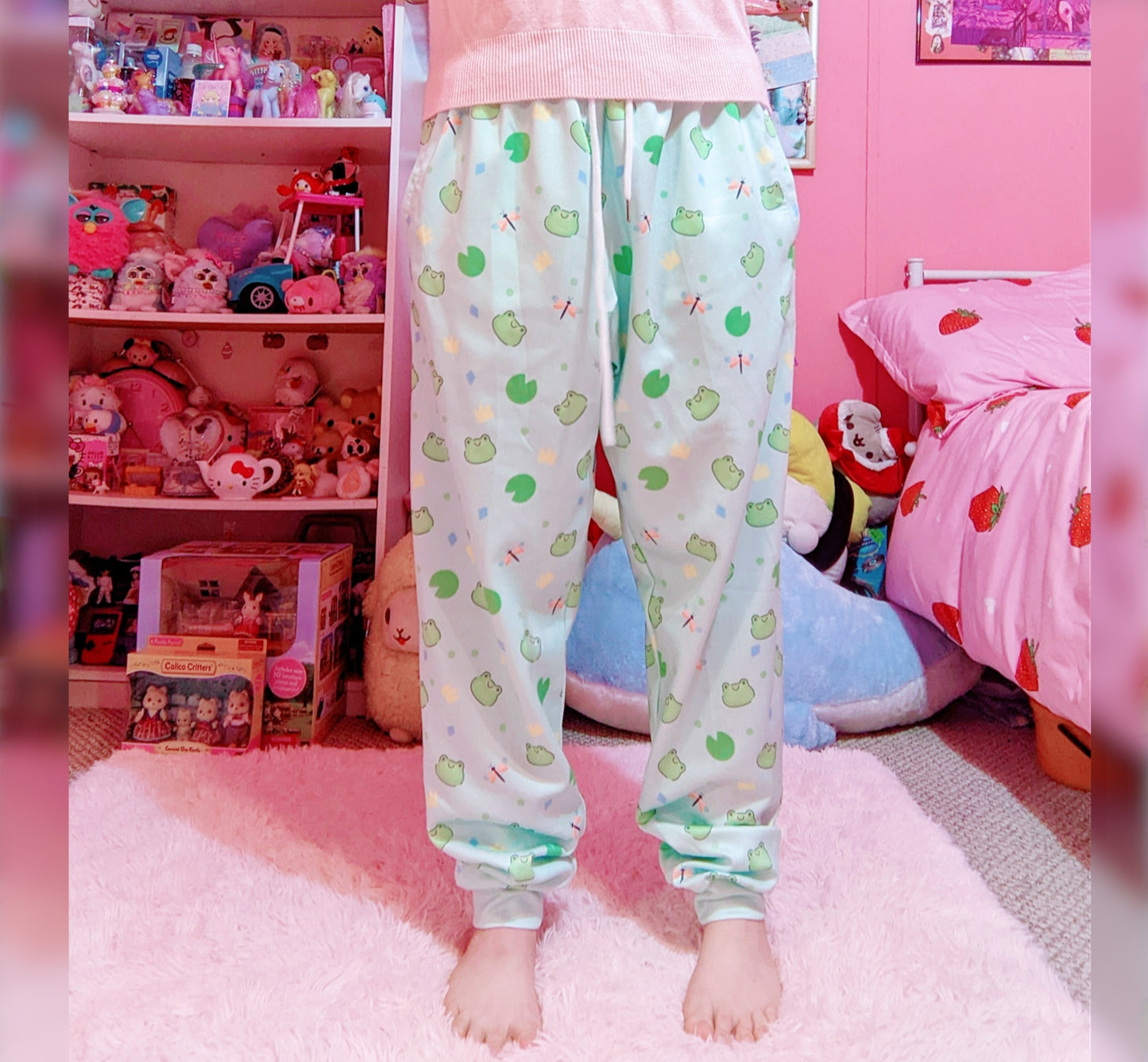 model wearing a cute frog kawaii joggers with pastel color