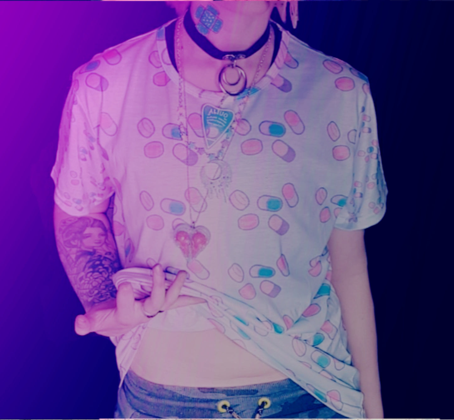 model wearing Menhera kei pills t-shirt 