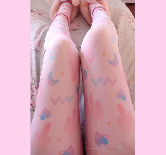 Model wearing Yami kawaii Pastel Goth Pink Space Leggings
