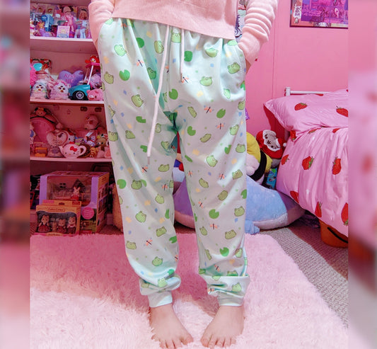 model wearing a cute frog kawaii joggers with pastel color
